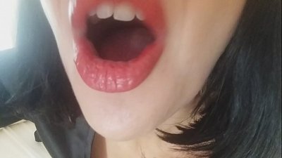 Мила, маќеата нема да те пушти денес на училиште... премногу ми требаш...